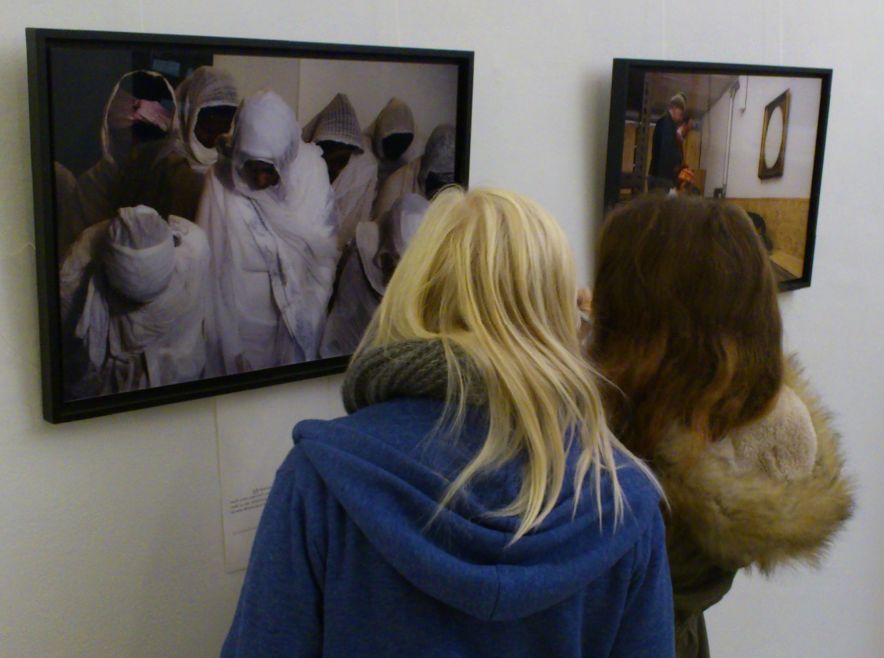 Religion nebenan – Handreichung zu Buch und Ausstellung